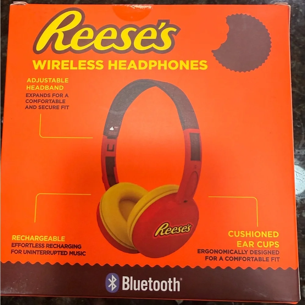 Reese’s Collectors Wireless Headphones Rechargeable LIMITED EDITION NEW